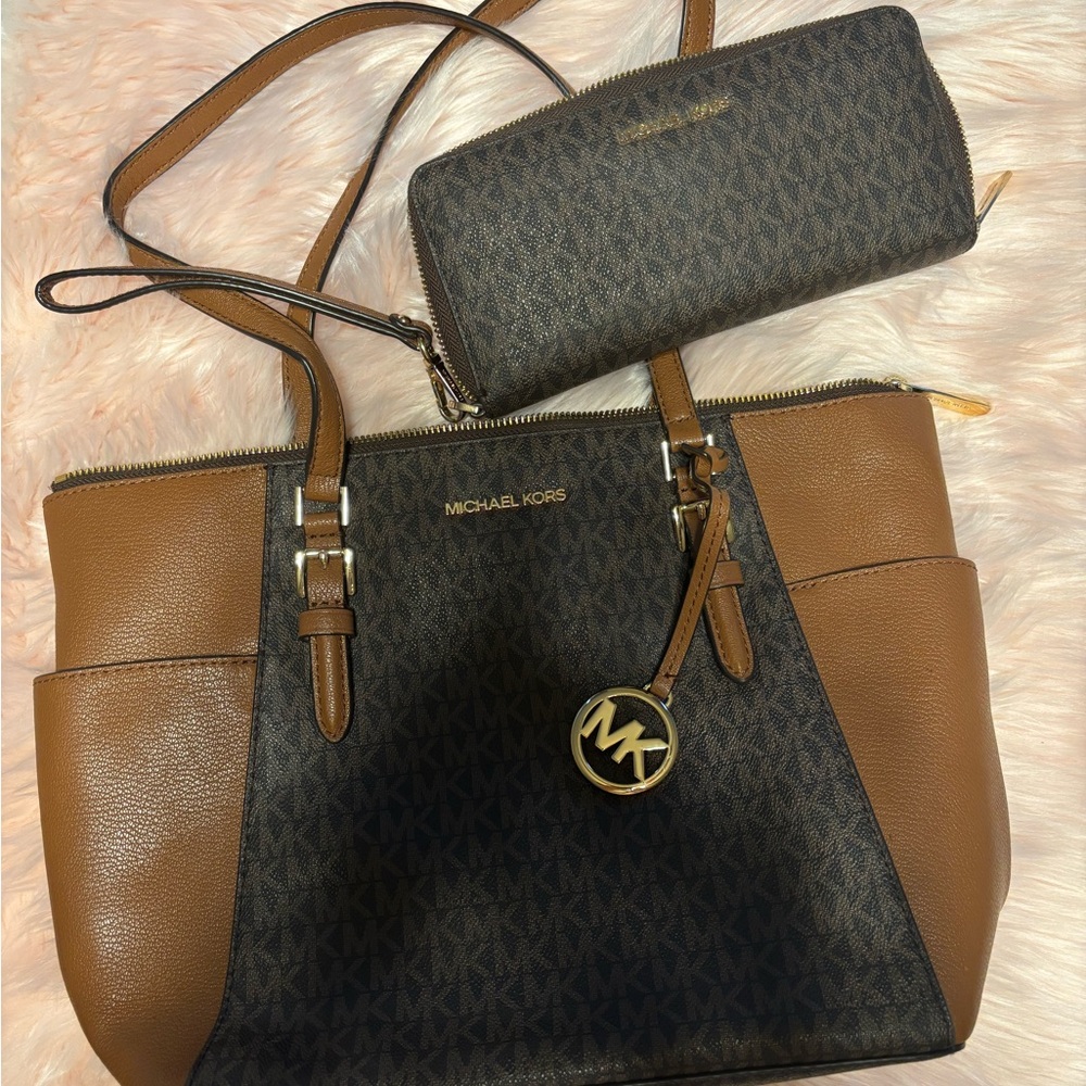 Michael Kors Tan and Black Shoulder Bag Set